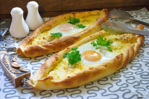 Ajarski khachapuri